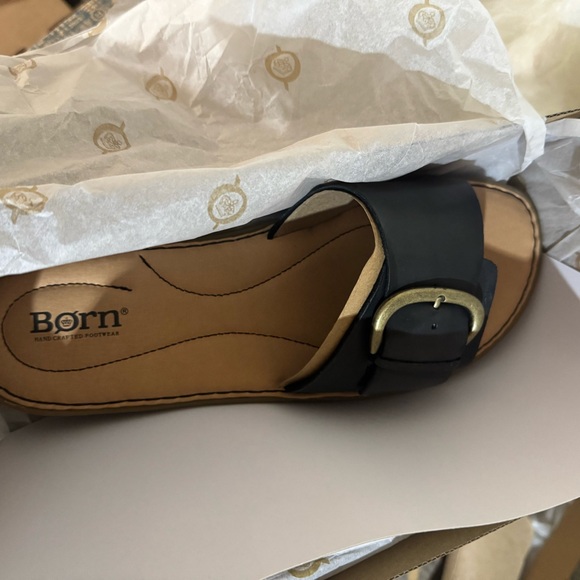 🎉LAST CHANCE🎉 Born Miarra Big Buckle Slide Sandals - Leather - Picture 8 of 10